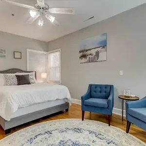 Light & Bright! Quaint Downtown Bungalow! Dunedin
